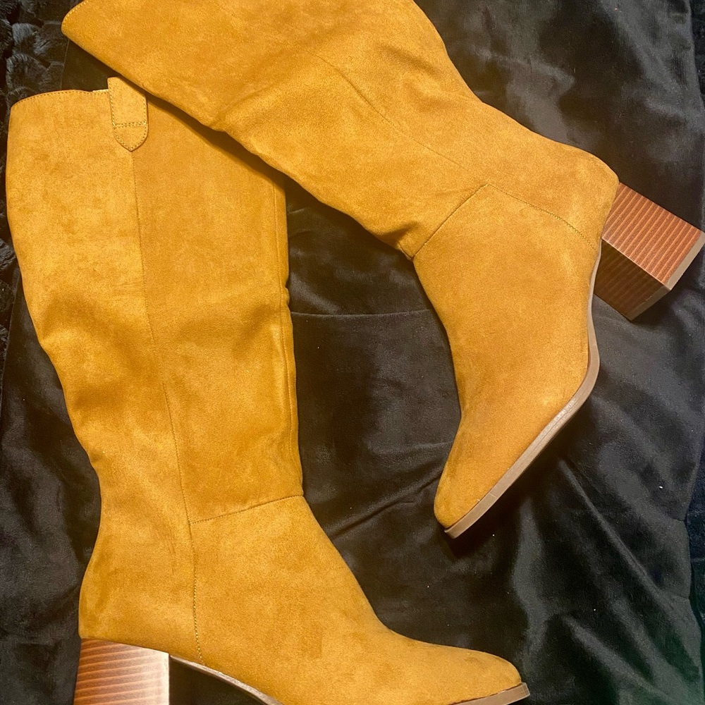 Women's Tan Suede Boots